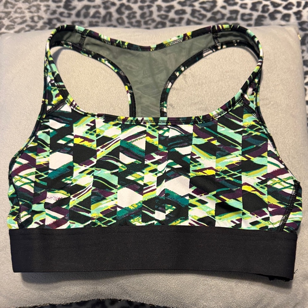 Victoria sport Vibrant Geometric Sports Bra -